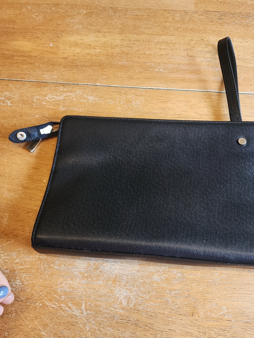 Burberry black leather clutch bag with a wrist strap - Picture 8 of 16